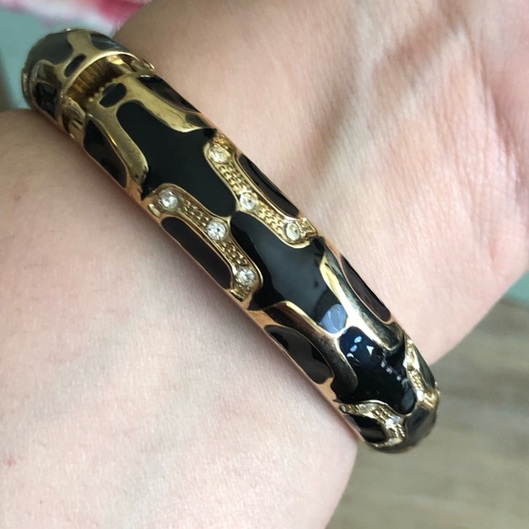 Black and Gold clasp Bracelet - Picture 10 of 10